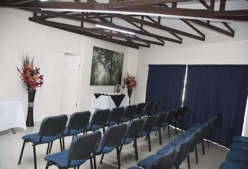 ホテル The White House