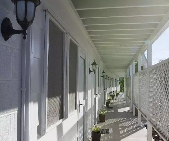 ホテル The White House