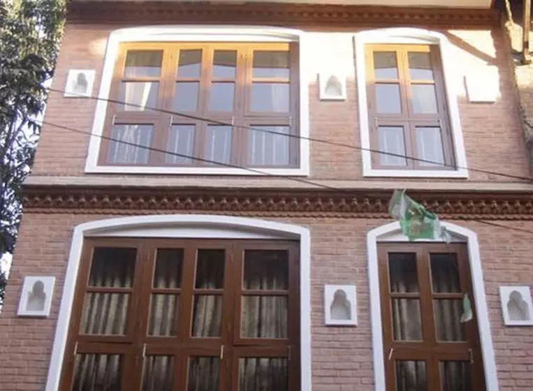 تختخواب و صبحانه Malla Guest House