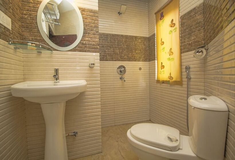 Gompus Paradise And Resort