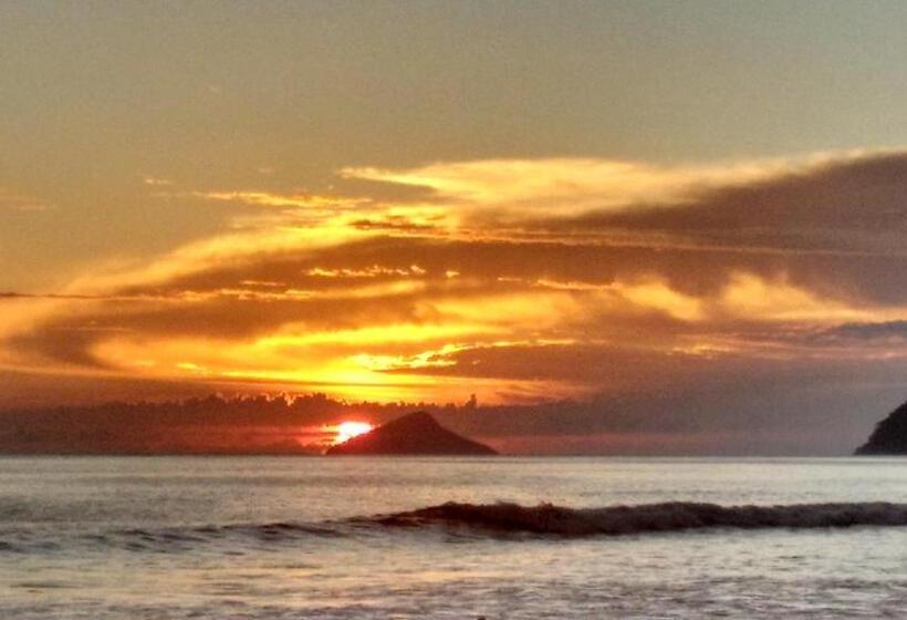 Общежитие Trip Maresias Suítes