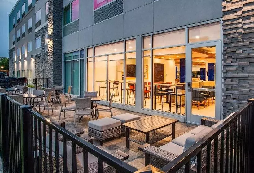 Hotelli Holiday Inn Express & Suites   Denton South, An Ihg
