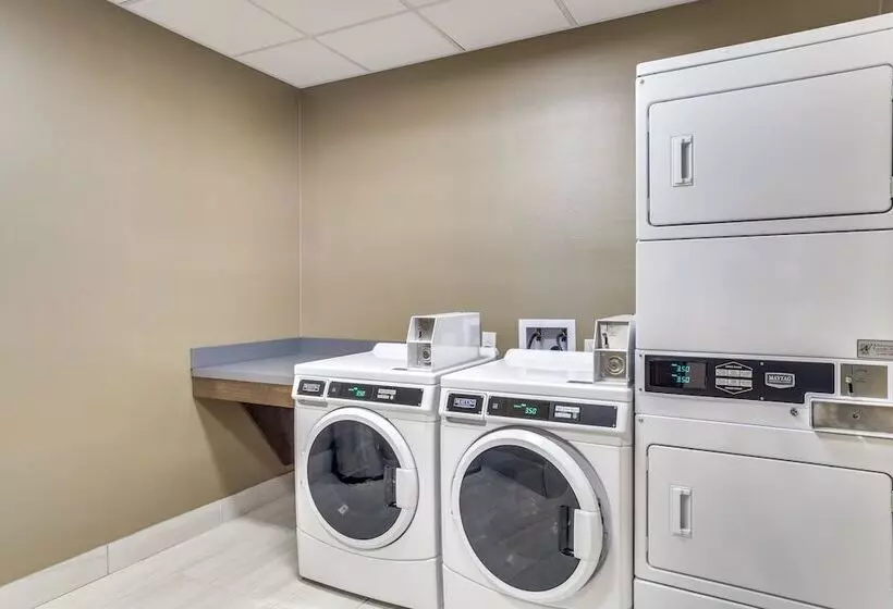 Hotelli Holiday Inn Express & Suites   Denton South, An Ihg