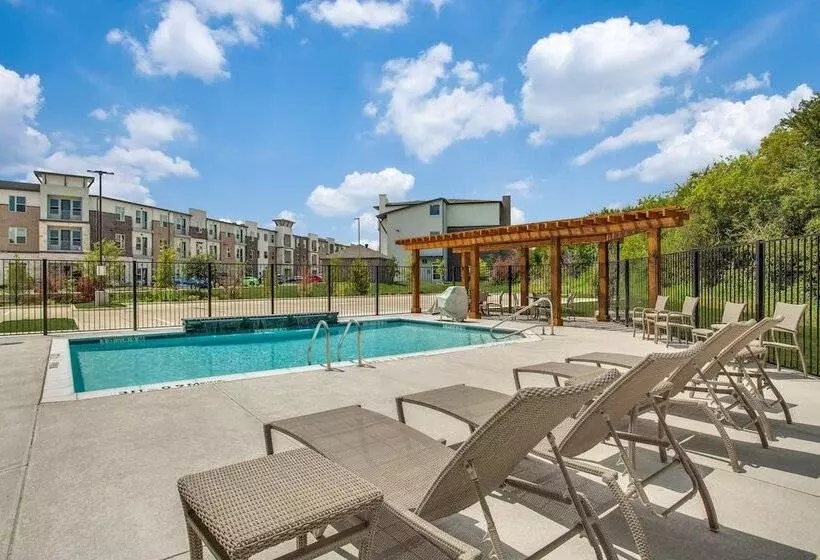 Hotelli Holiday Inn Express & Suites   Denton South, An Ihg