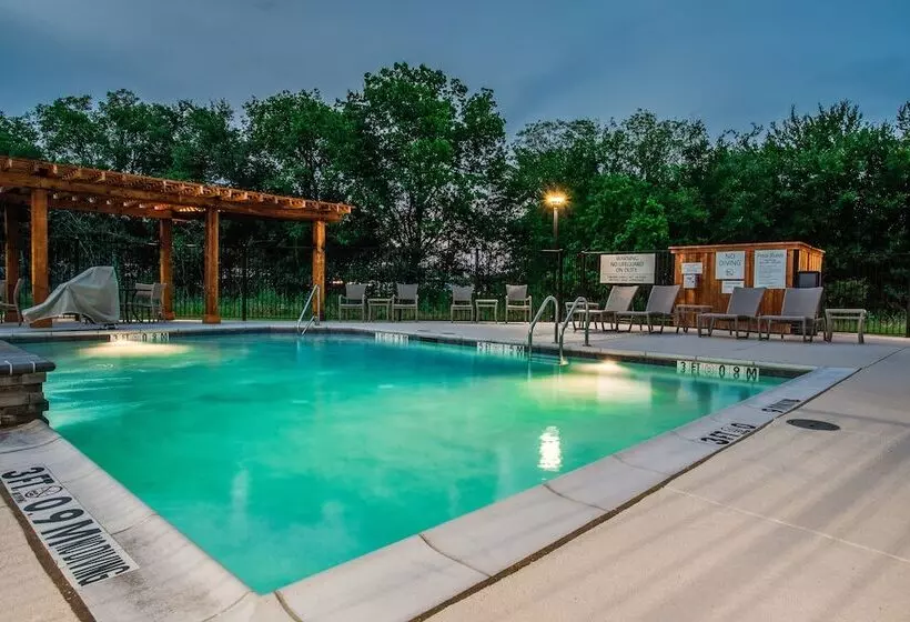 Hotelli Holiday Inn Express & Suites   Denton South, An Ihg