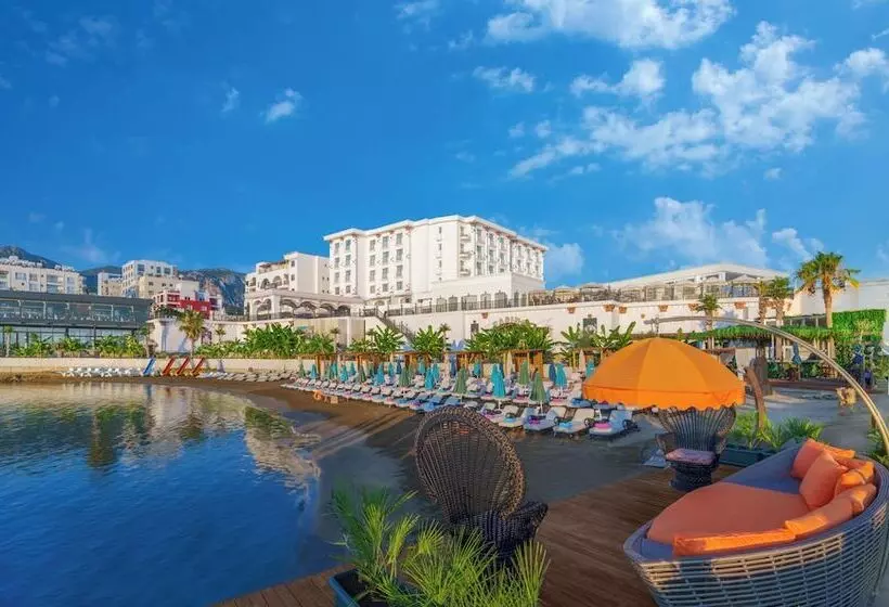 Les Ambassadeurs Hotel & Casino