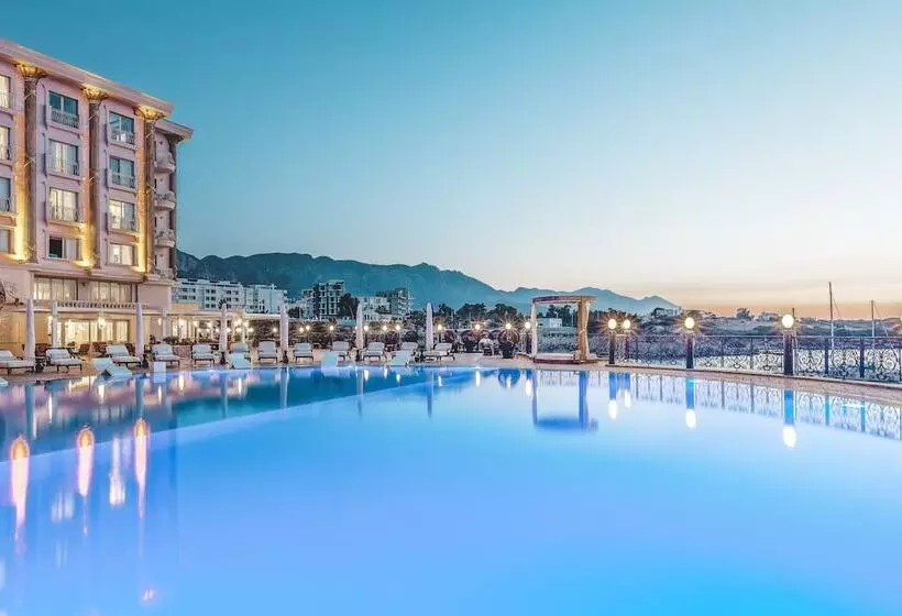 Les Ambassadeurs Hotel & Casino