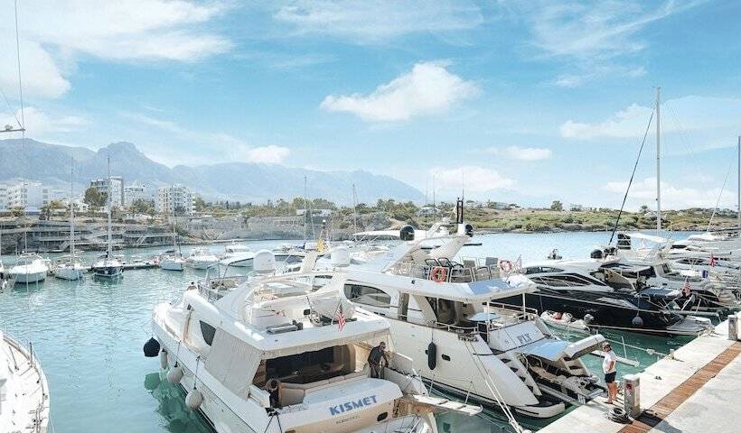 Les Ambassadeurs Hotel Casino&marina