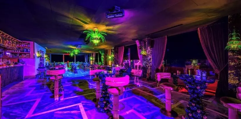 Les Ambassadeurs Hotel & Casino