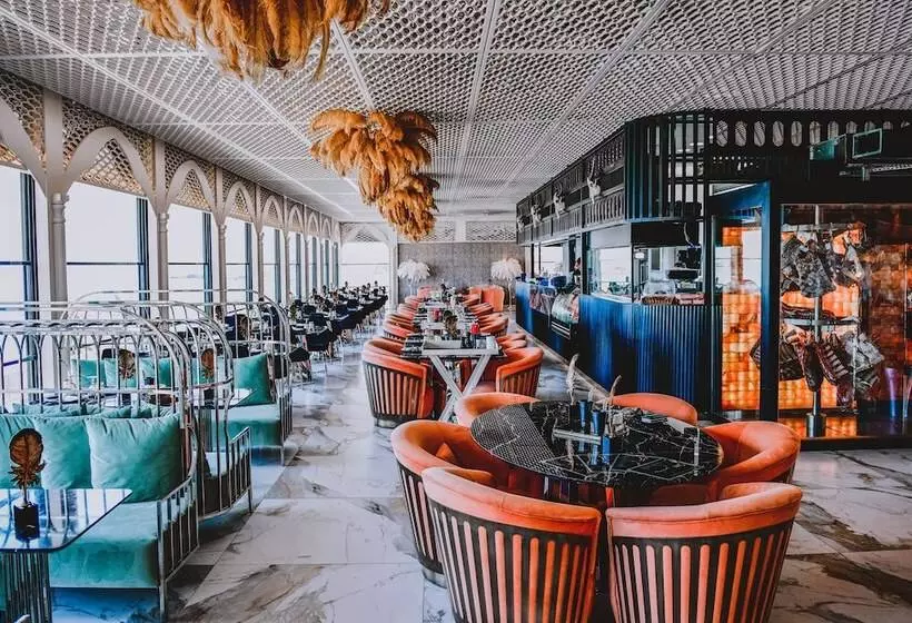 Les Ambassadeurs Hotel & Casino