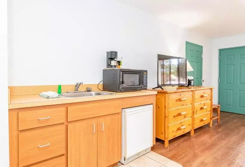 Hotelli Camp Mack, A Guy Harvey Lodge