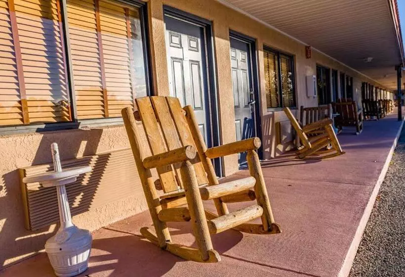 Hotelli Camp Mack, A Guy Harvey Lodge