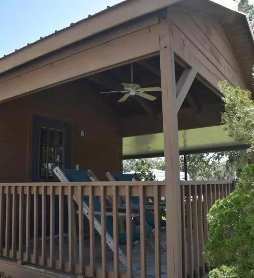 Hotelli Camp Mack, A Guy Harvey Lodge