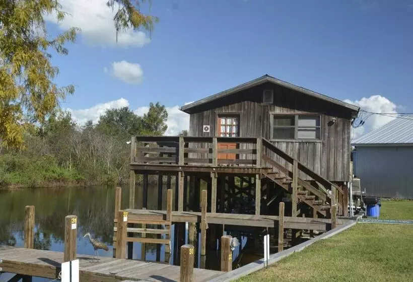 Hotelli Camp Mack, A Guy Harvey Lodge