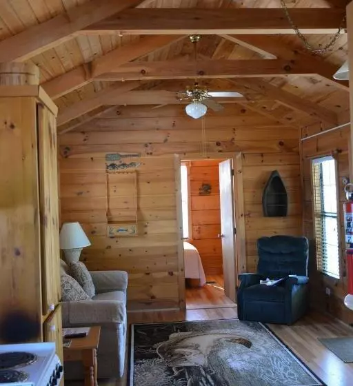 Hotelli Camp Mack, A Guy Harvey Lodge