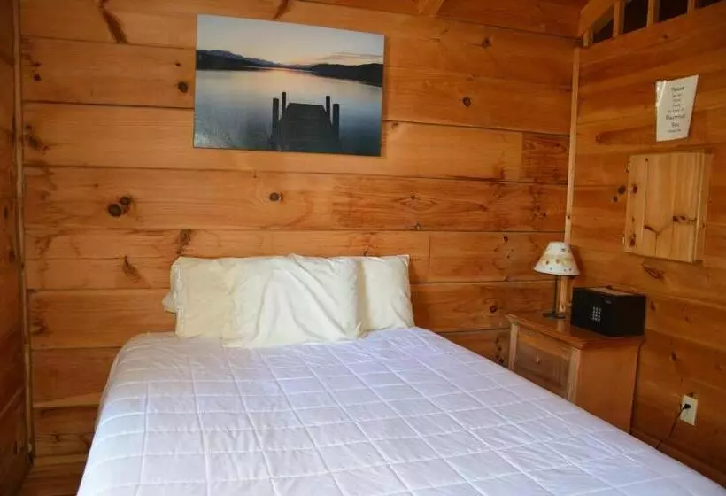 Hotelli Camp Mack, A Guy Harvey Lodge