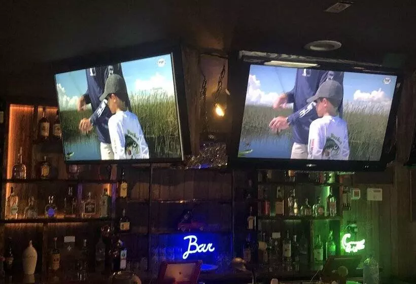 Hotelli Camp Mack, A Guy Harvey Lodge