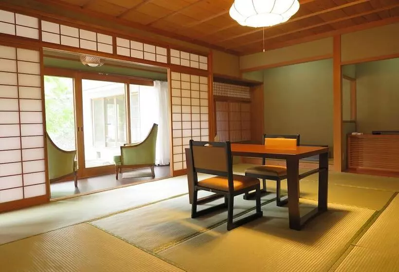 ホテル Okutsuhotspa Ikedayakajikaen