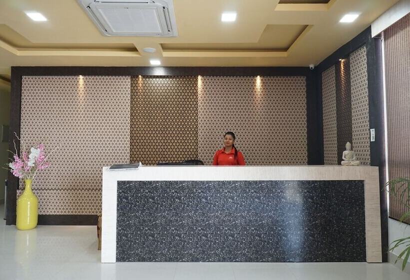 בית מלון כפרי Pemaling Lords Eco Inn Guwahati