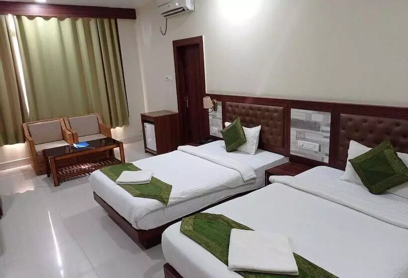 ホテル Pemaling Lords Eco Inn Guwahati