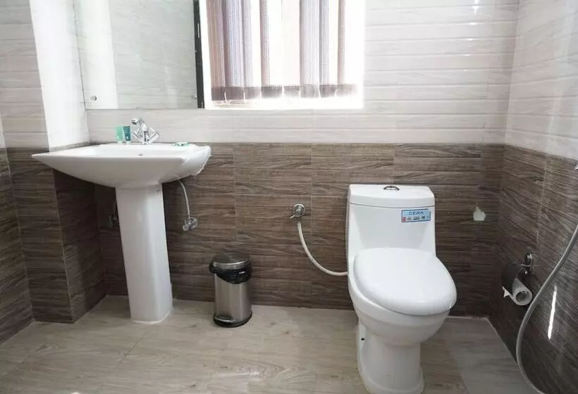ホテル Pemaling Lords Eco Inn Guwahati