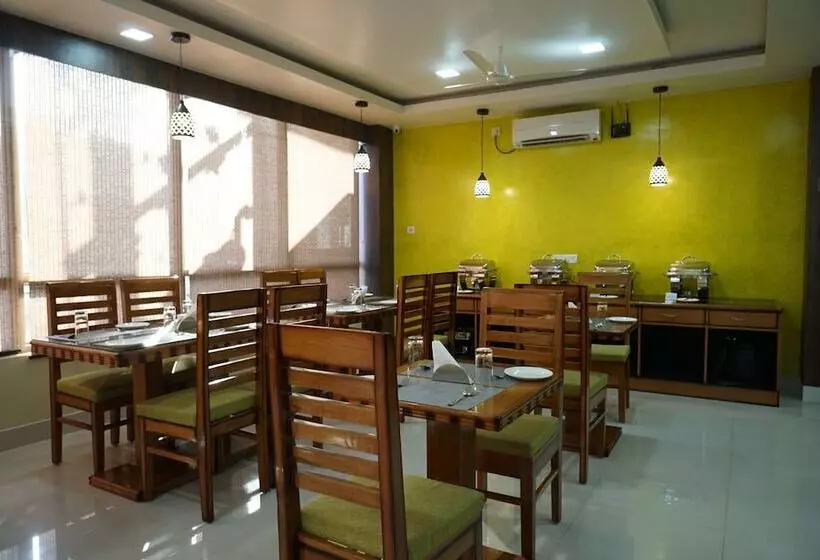 ホテル Pemaling Lords Eco Inn Guwahati