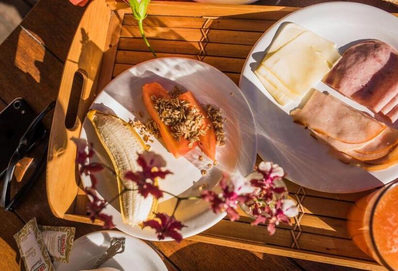 Общежитие Rogai Hotel Pousada