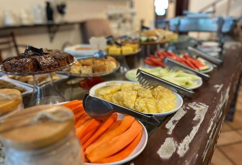 Общежитие Rogai Hotel Pousada