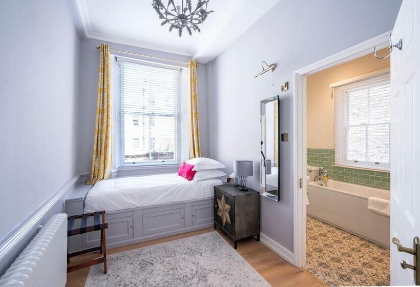 בית מלון כפרי Eight