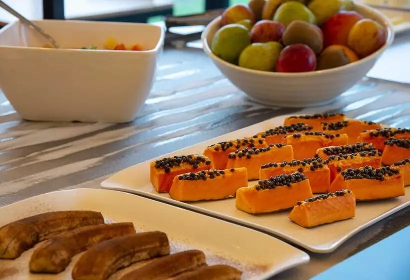 ホテル Moov Curitiba