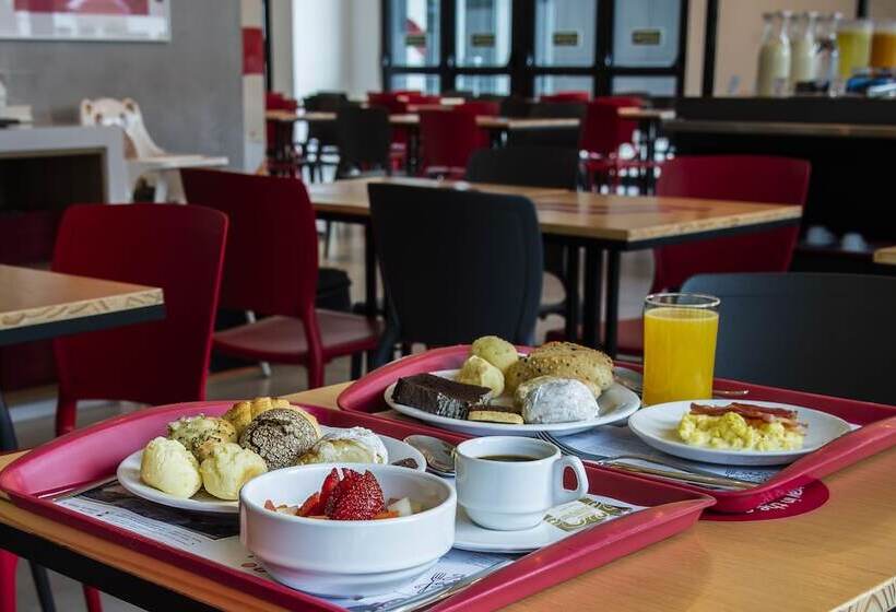 فندق Moov Curitiba