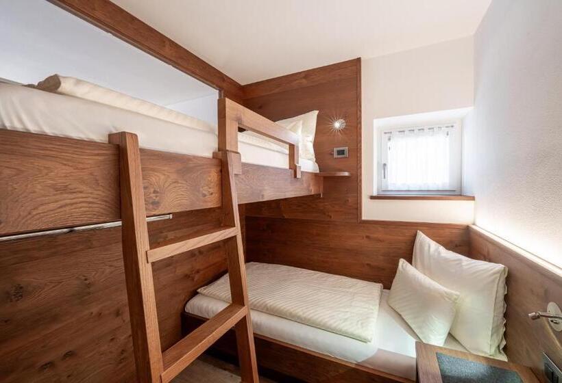 בית מלון כפרי Arya Alpine Lodge