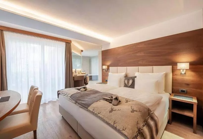 ホテル Arya Alpine Lodge