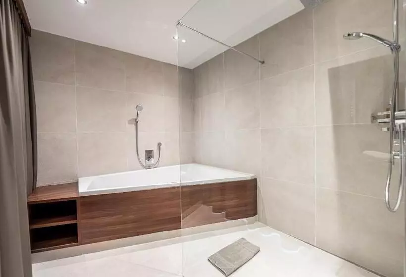 ホテル Arya Alpine Lodge