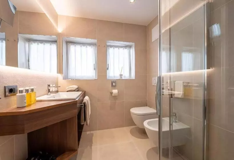 ホテル Arya Alpine Lodge