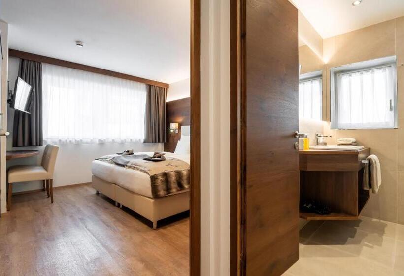 בית מלון כפרי Arya Alpine Lodge