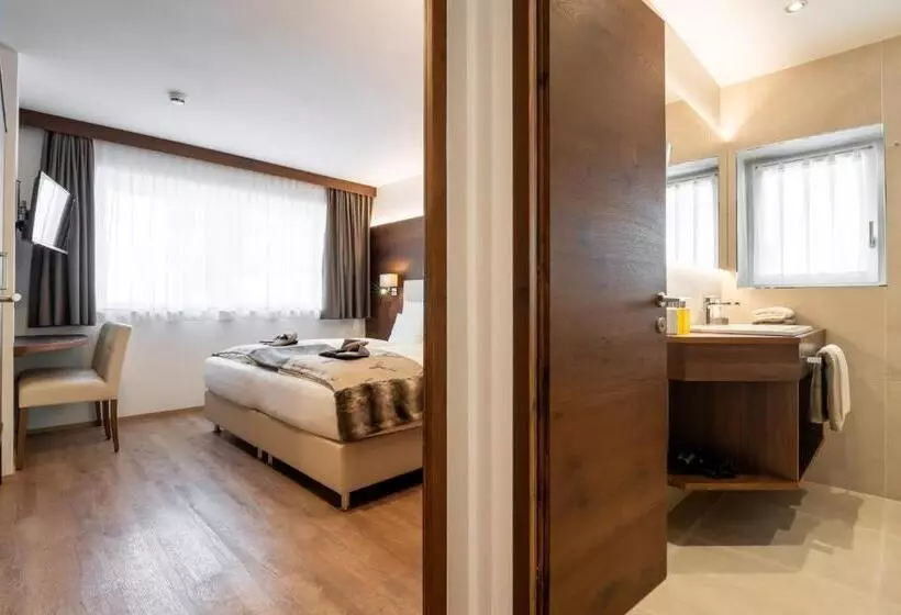 ホテル Arya Alpine Lodge