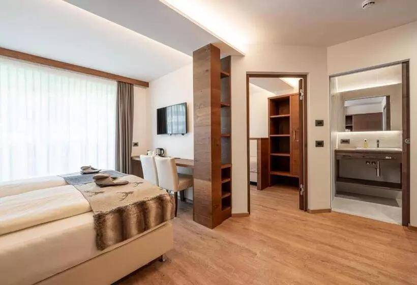 ホテル Arya Alpine Lodge