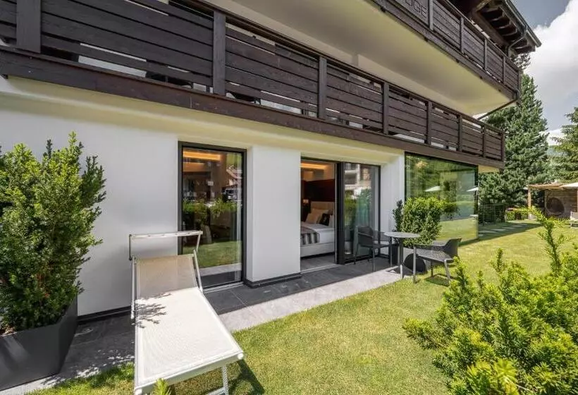 ホテル Arya Alpine Lodge