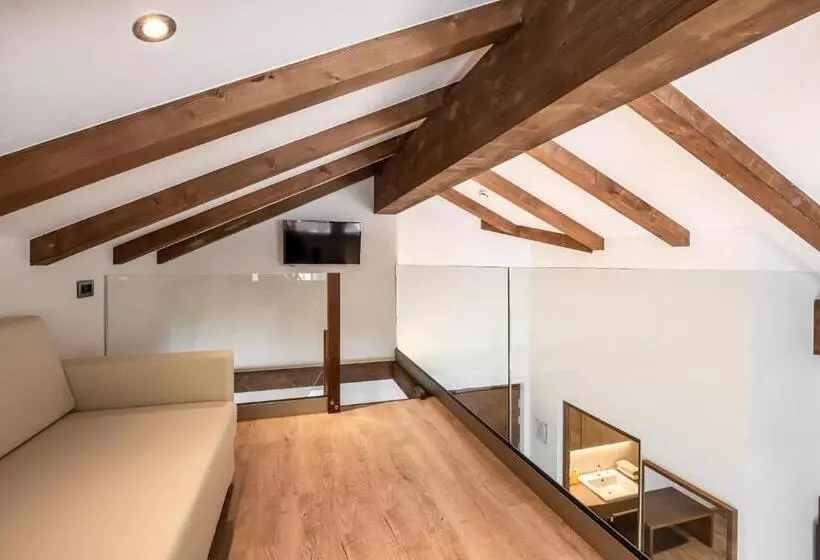 ホテル Arya Alpine Lodge