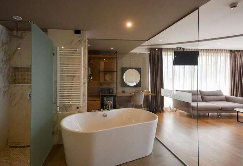 בית מלון כפרי Yacht