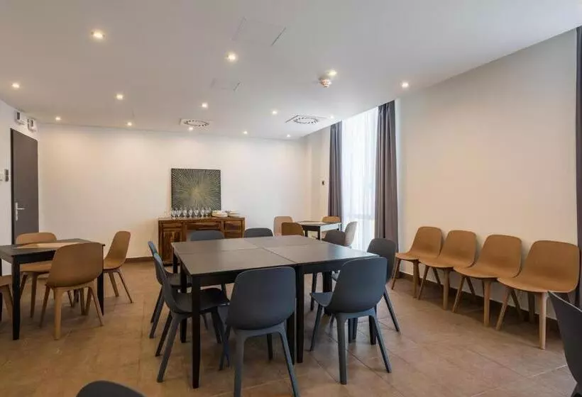 Hotelli Várda Sport