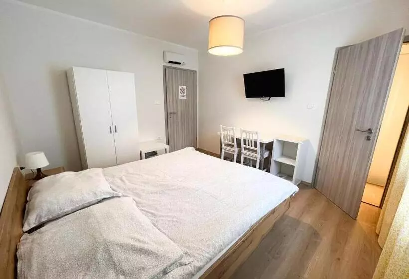 تختخواب و صبحانه Hop House Garni