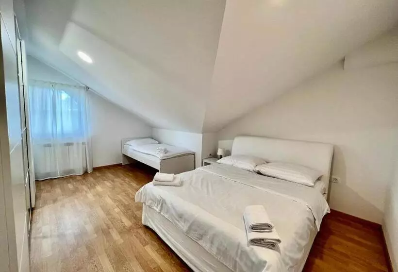 تختخواب و صبحانه Hop House Garni