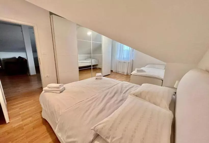 تختخواب و صبحانه Hop House Garni