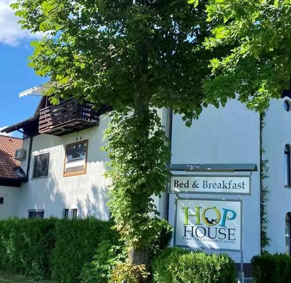 تختخواب و صبحانه Hop House Garni