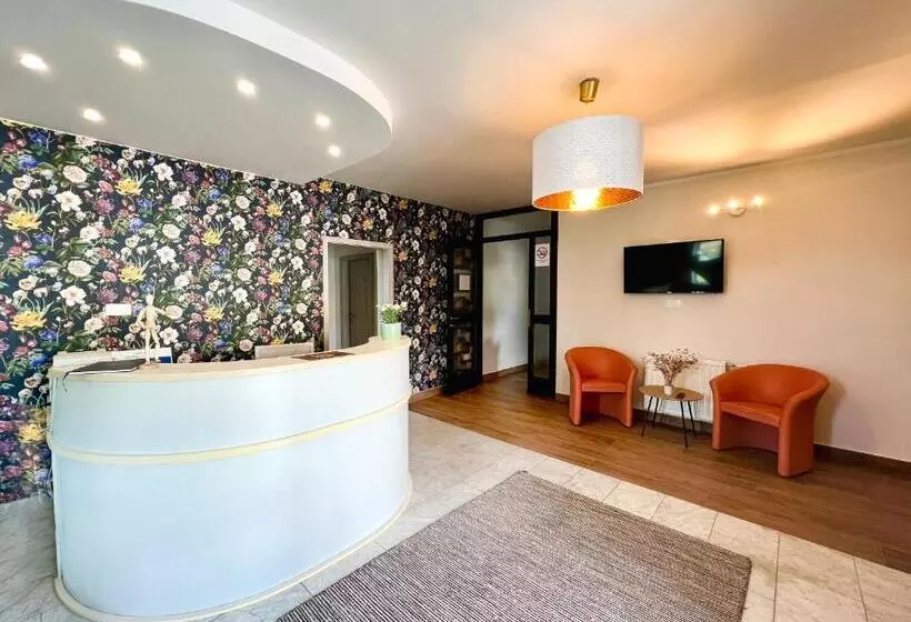 تختخواب و صبحانه Hop House Garni