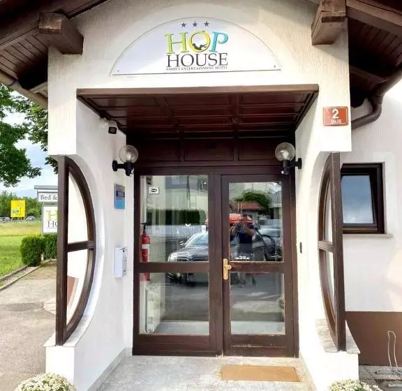 تختخواب و صبحانه Hop House Garni