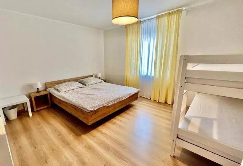 تختخواب و صبحانه Hop House Garni