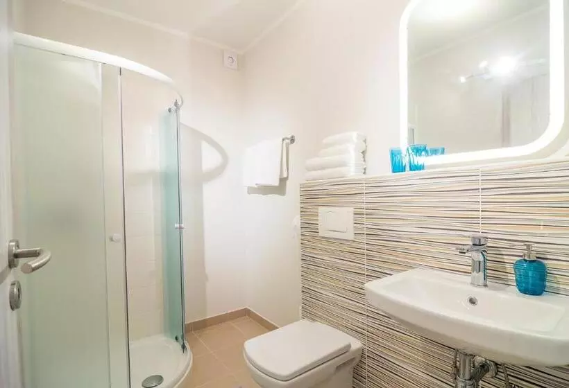 تختخواب و صبحانه Hop House Garni